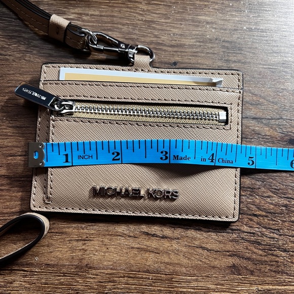 NEW‼️ MICHAEL KORS Jet Set Travel Saffiano Leather Card Case Lanyard NWT - Picture 15 of 16